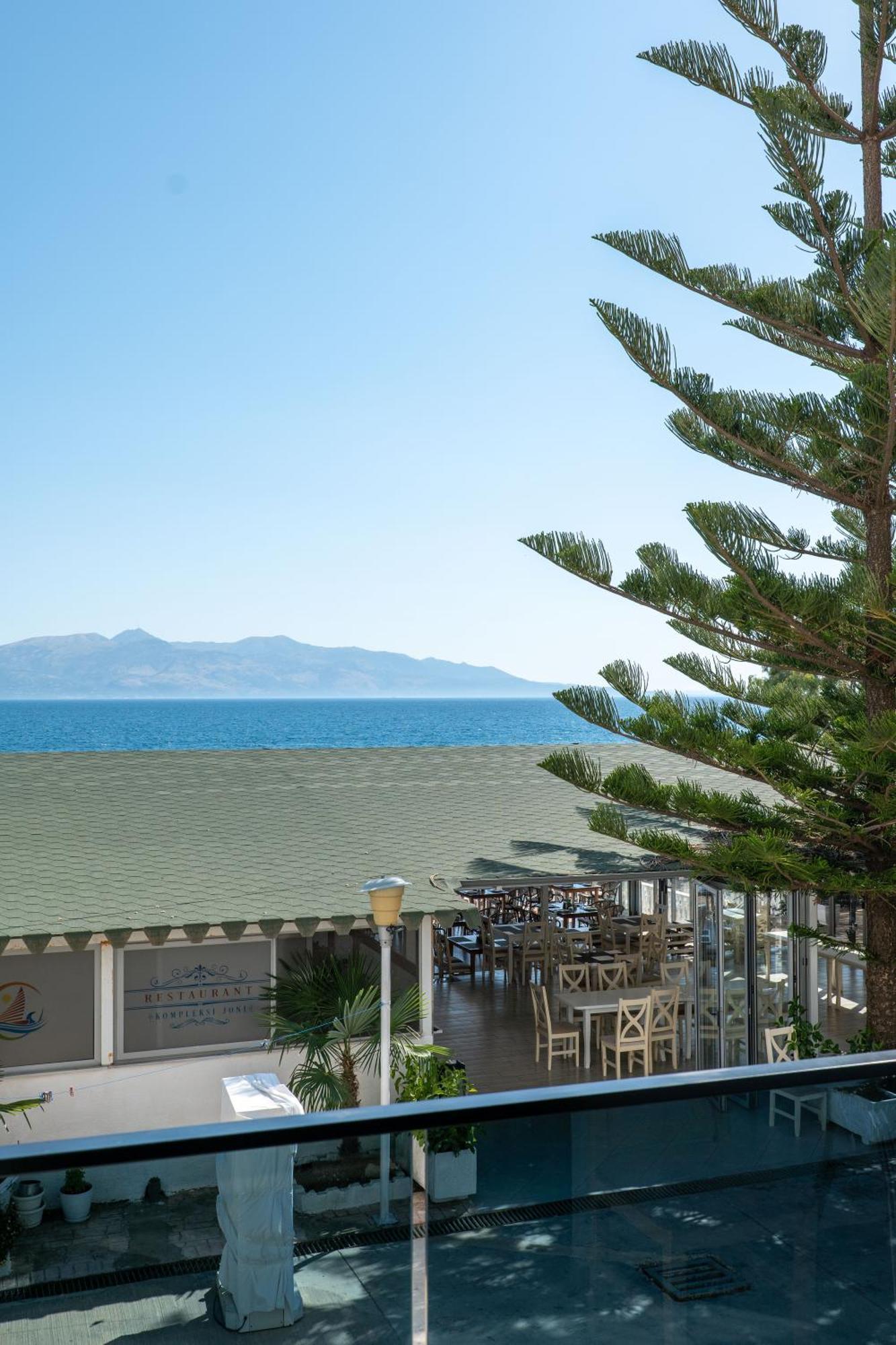 Hotel Kompleks Joni Sarandë Exteriör bild