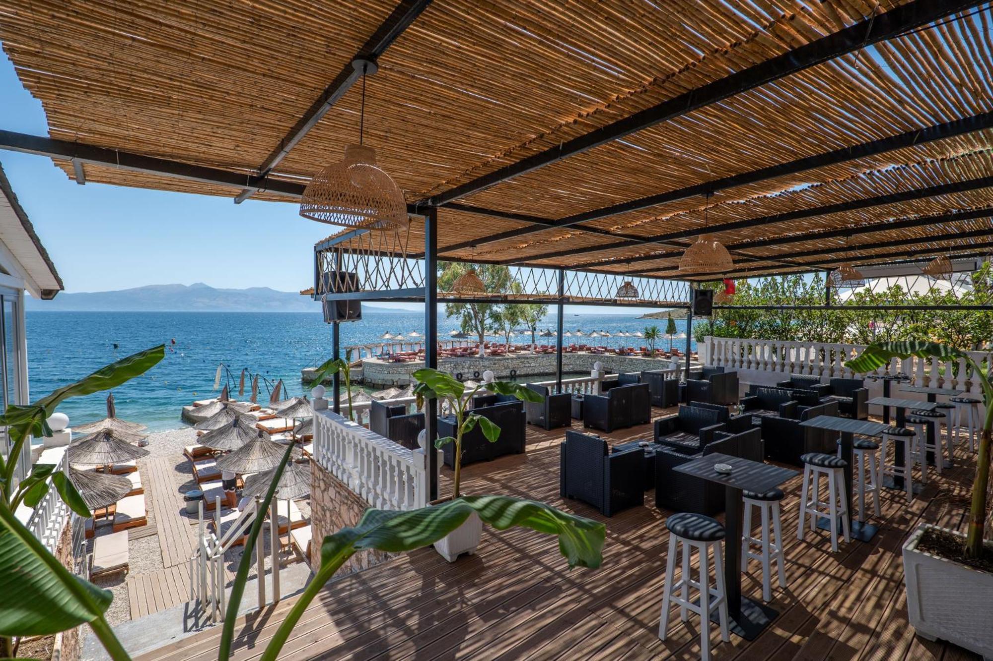 Hotel Kompleks Joni Sarandë Exteriör bild