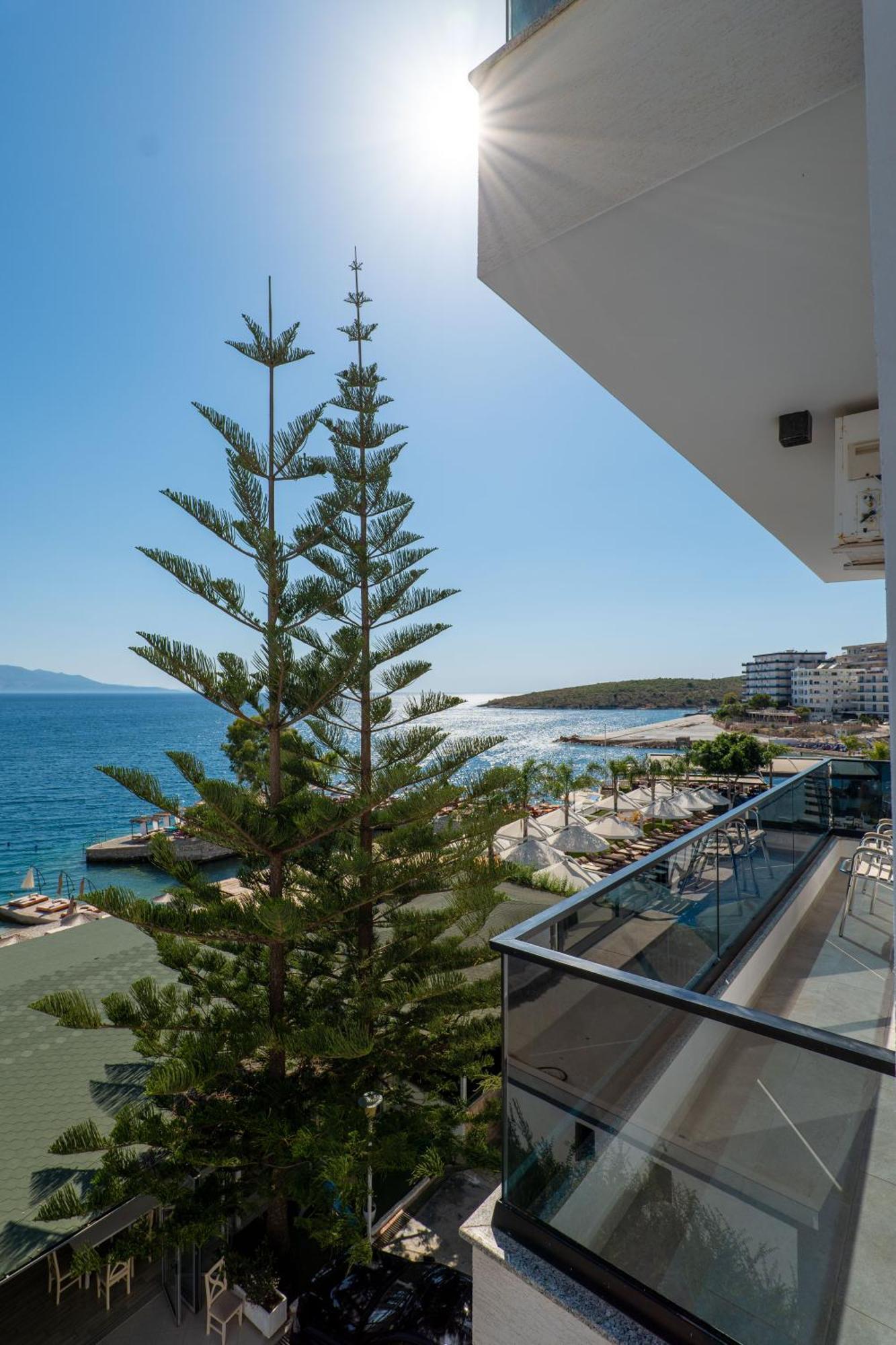Hotel Kompleks Joni Sarandë Exteriör bild