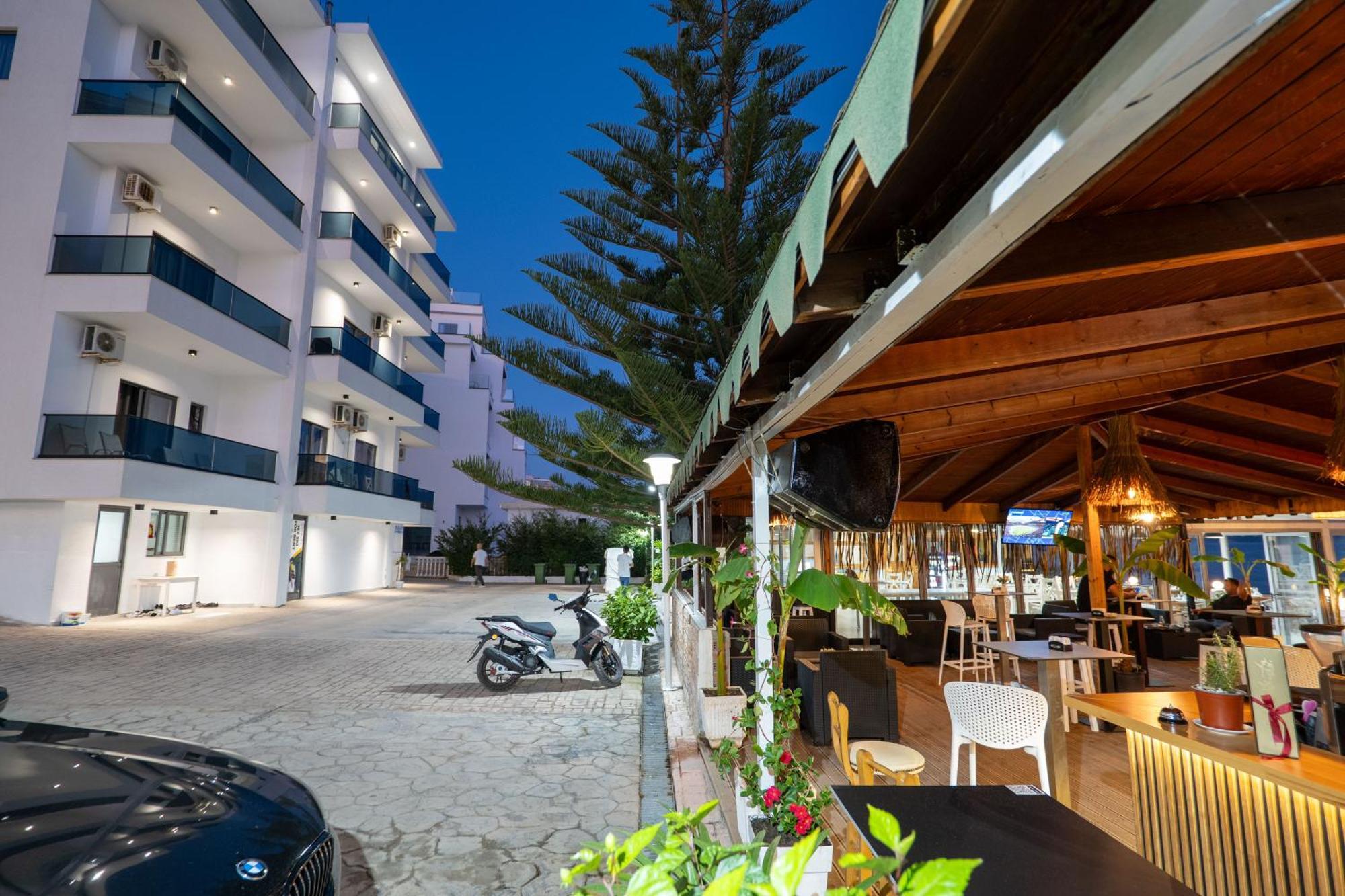 Hotel Kompleks Joni Sarandë Exteriör bild