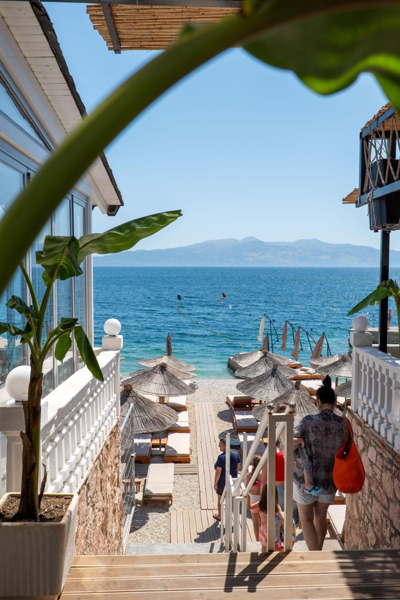 Hotel Kompleks Joni Sarandë Exteriör bild