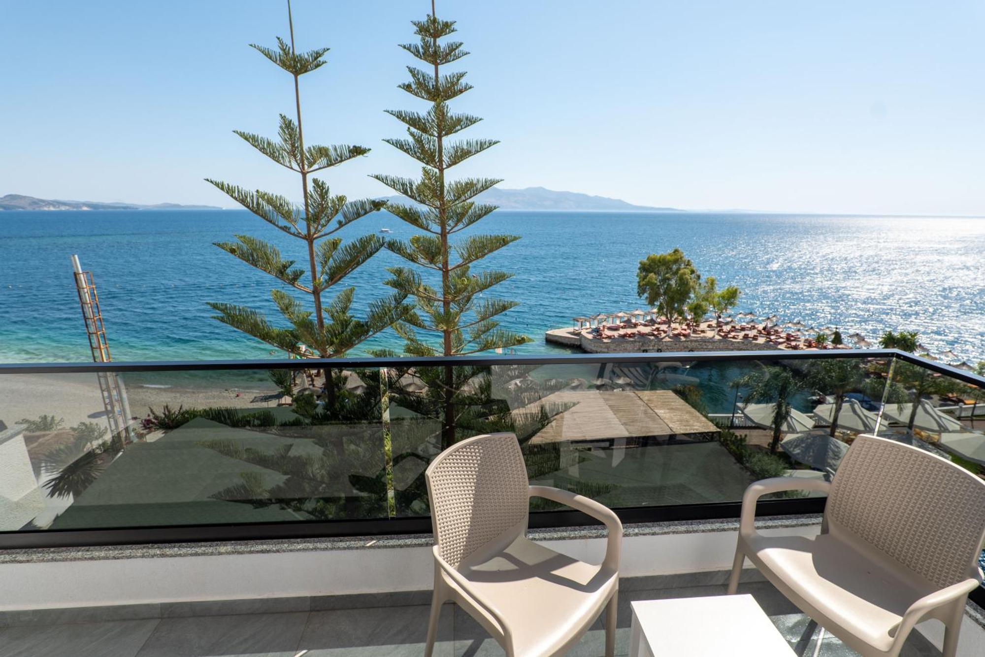 Hotel Kompleks Joni Sarandë Exteriör bild