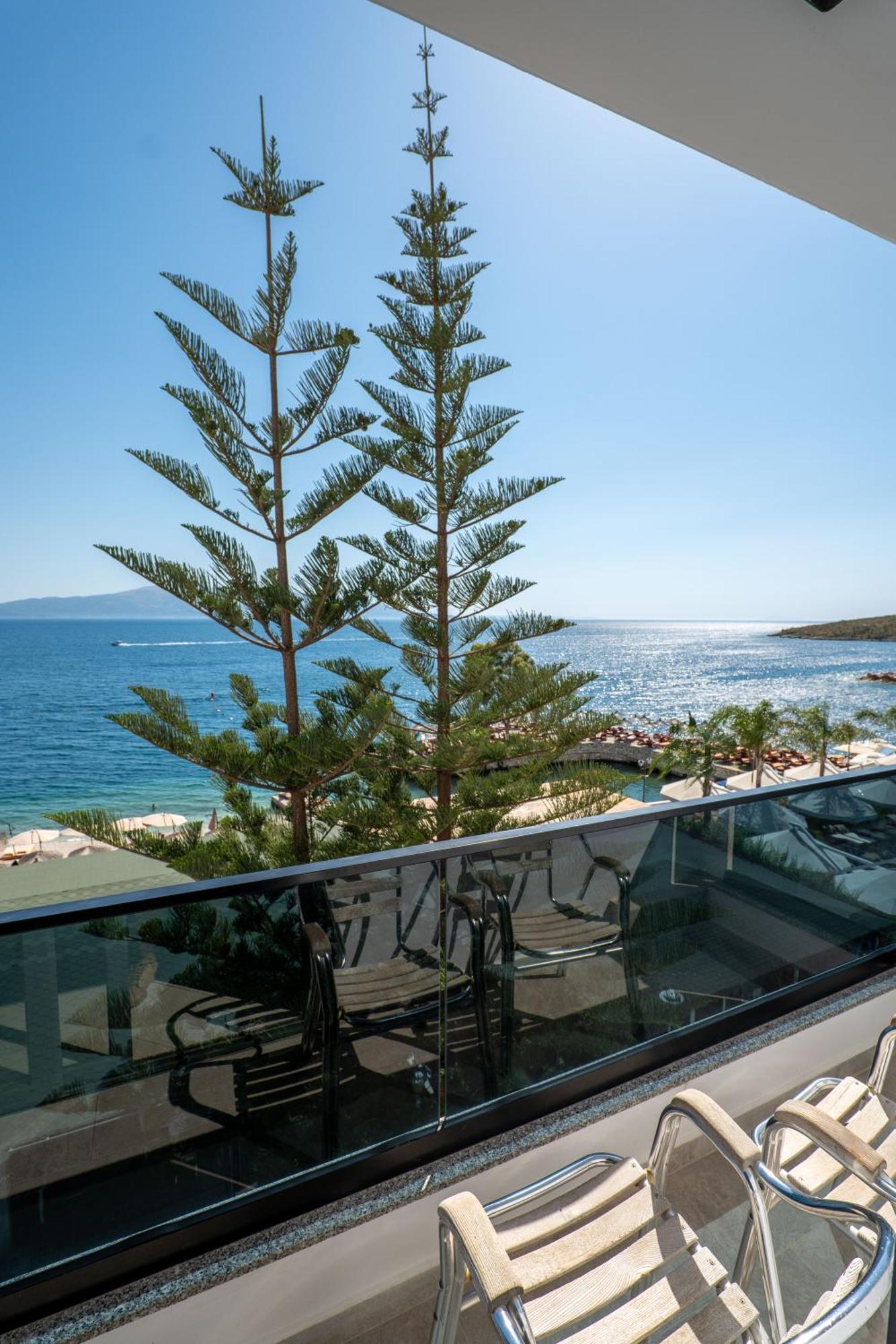 Hotel Kompleks Joni Sarandë Exteriör bild