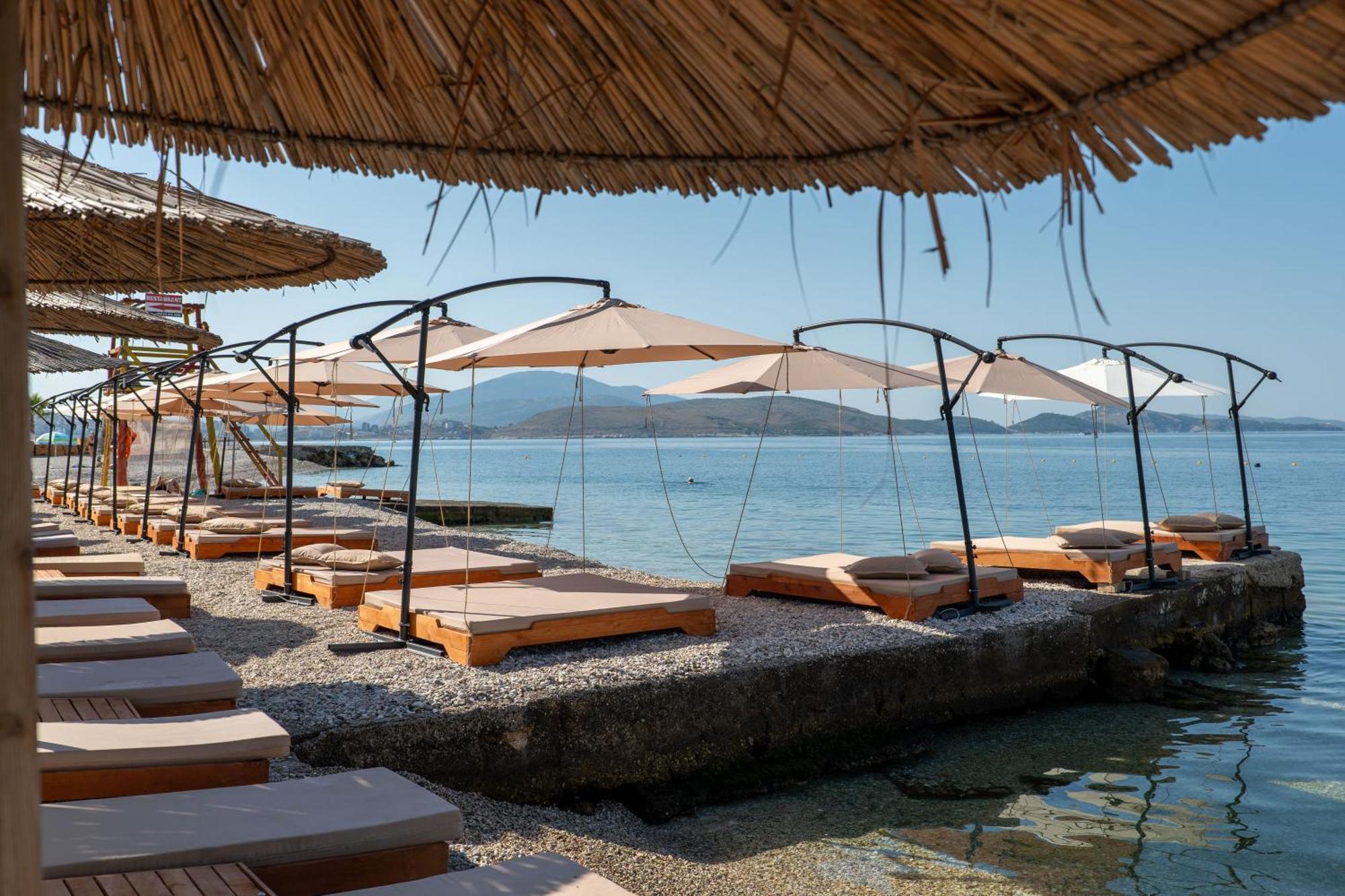 Hotel Kompleks Joni Sarandë Exteriör bild