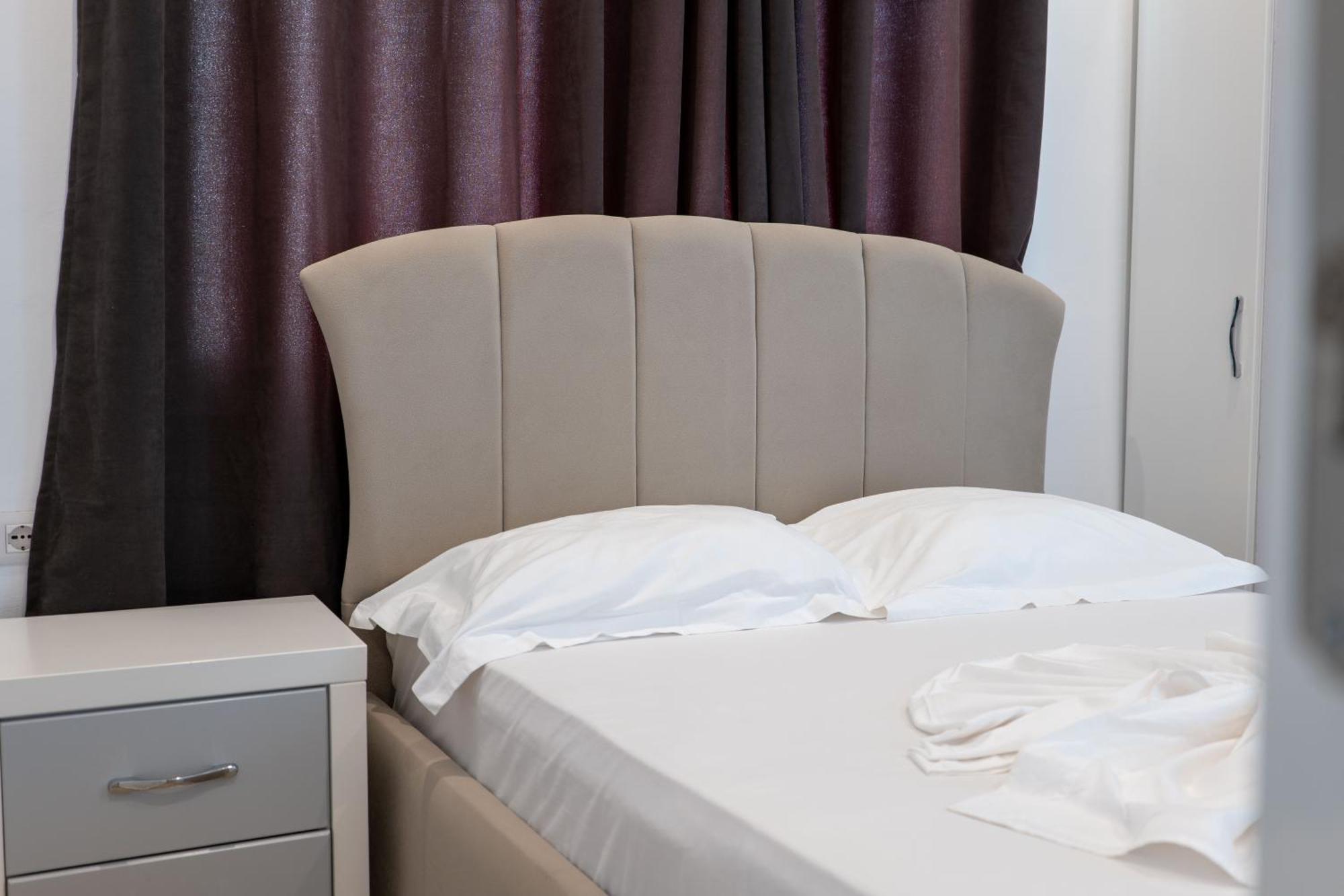 Hotel Kompleks Joni Sarandë Exteriör bild