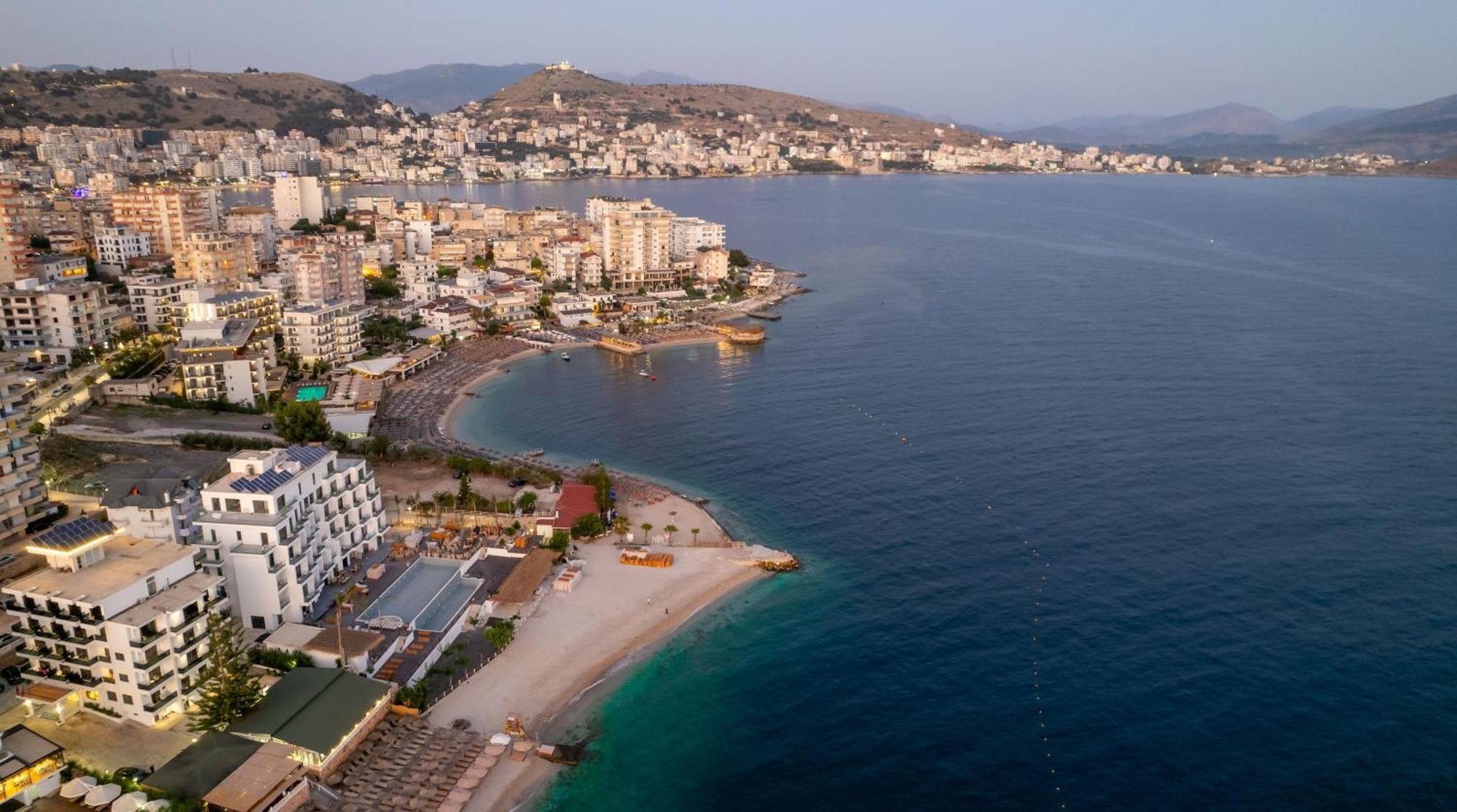 Hotel Kompleks Joni Sarandë Exteriör bild