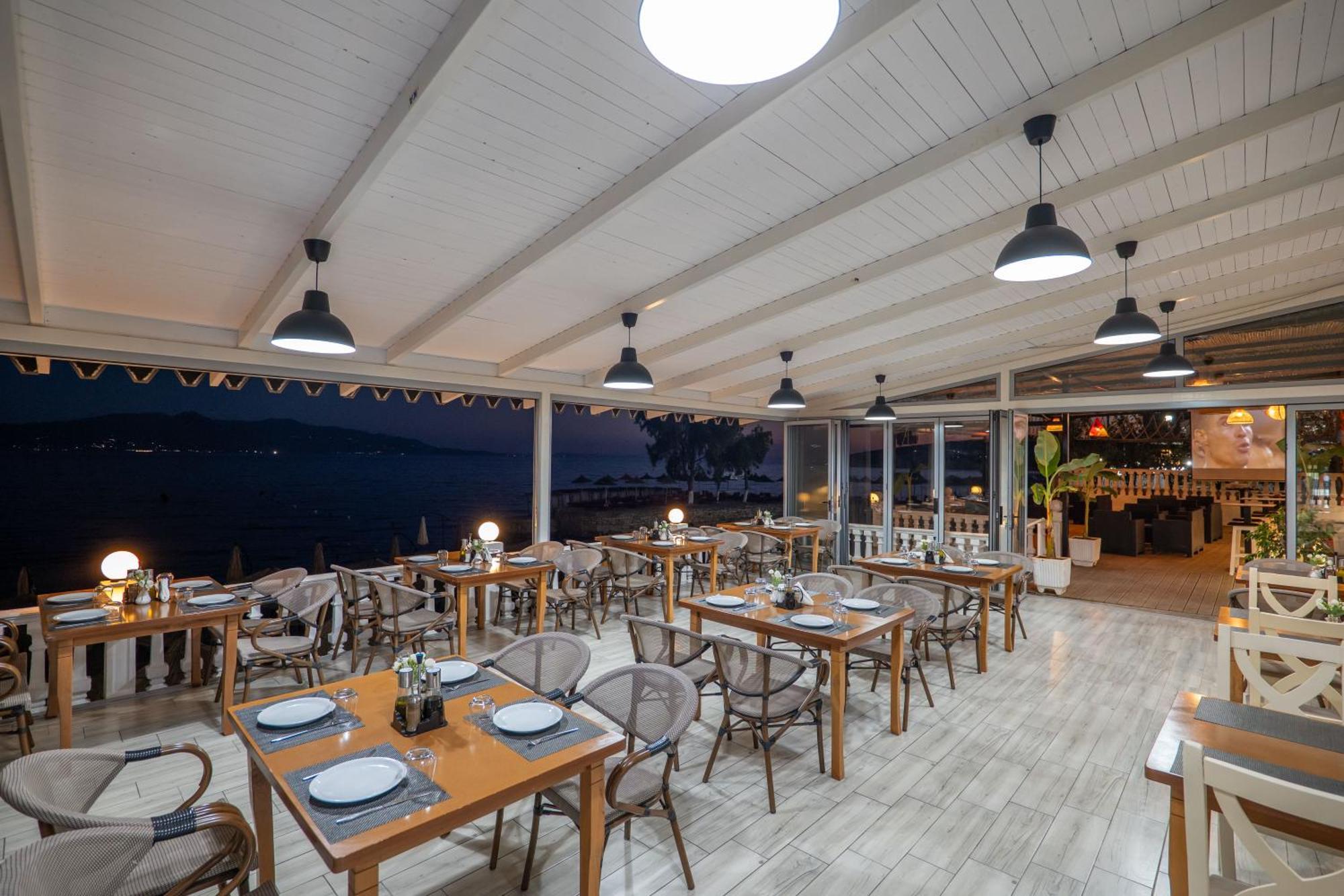 Hotel Kompleks Joni Sarandë Exteriör bild