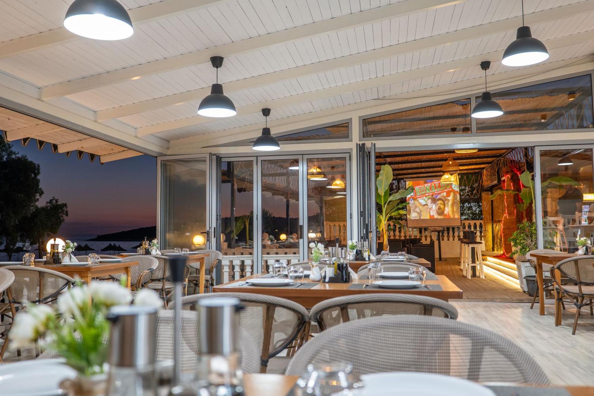 Hotel Kompleks Joni Sarandë Exteriör bild