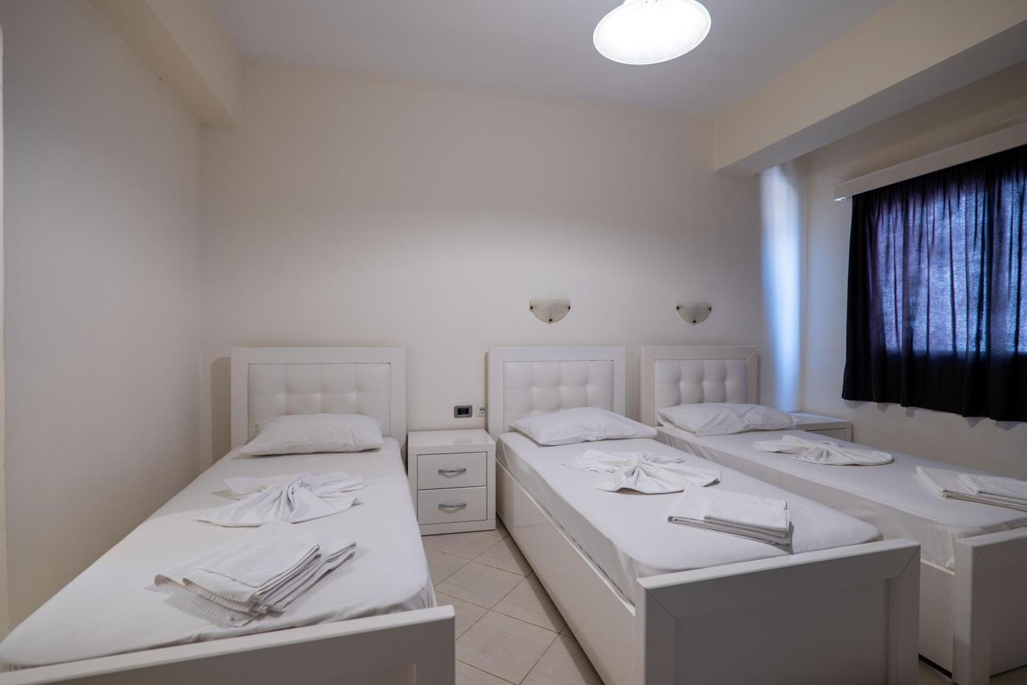 Hotel Kompleks Joni Sarandë Exteriör bild