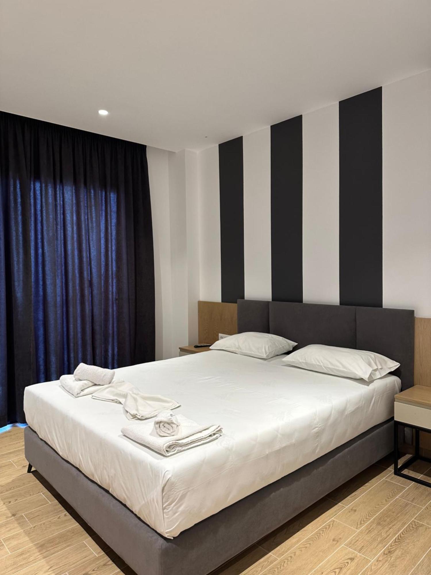 Hotel Kompleks Joni Sarandë Exteriör bild